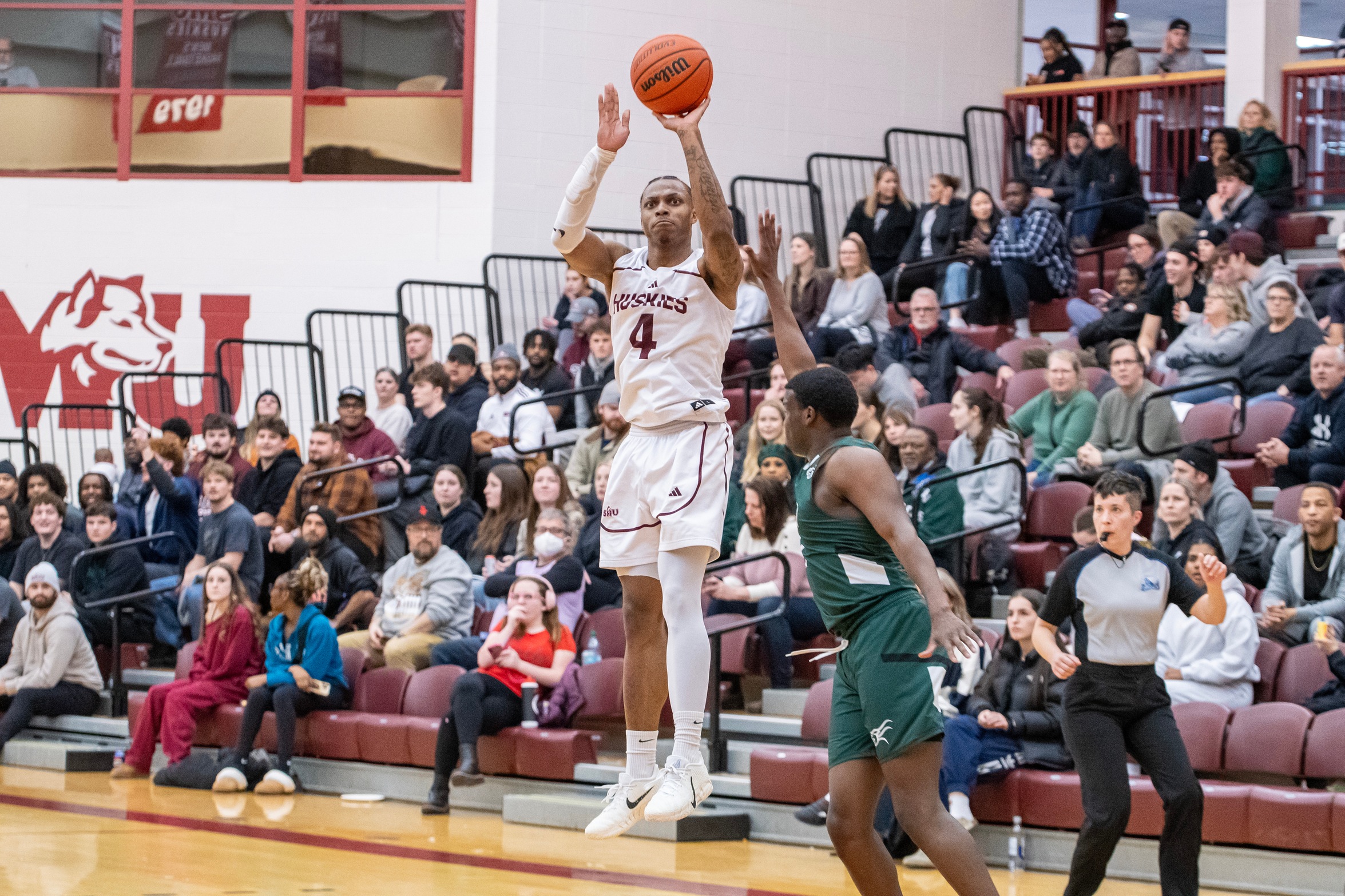 Huskies outlast Panthers in 81-75 thriller