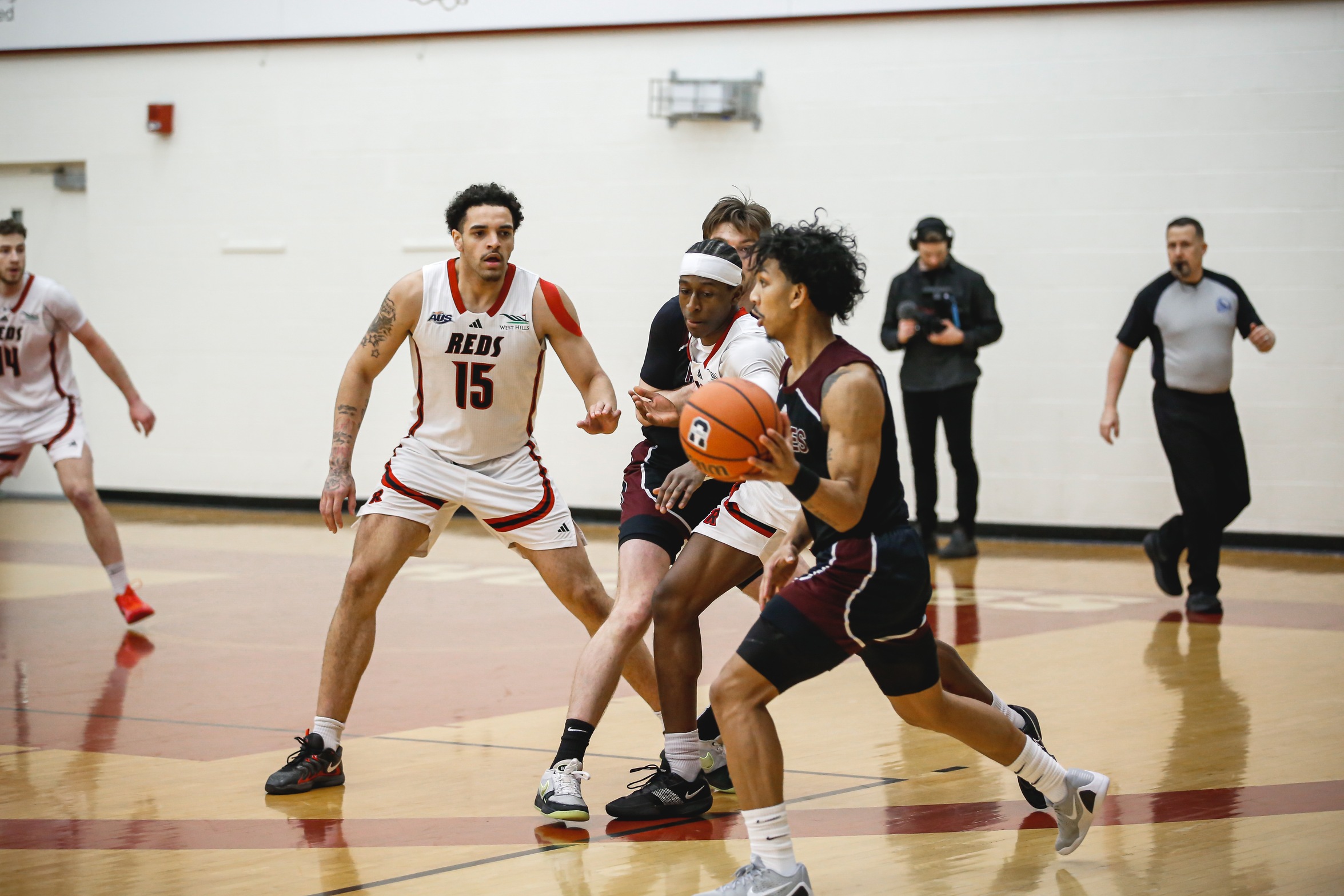 Diggs drops 30 in final home game, but REDS defeat Huskies 87-83 in OT