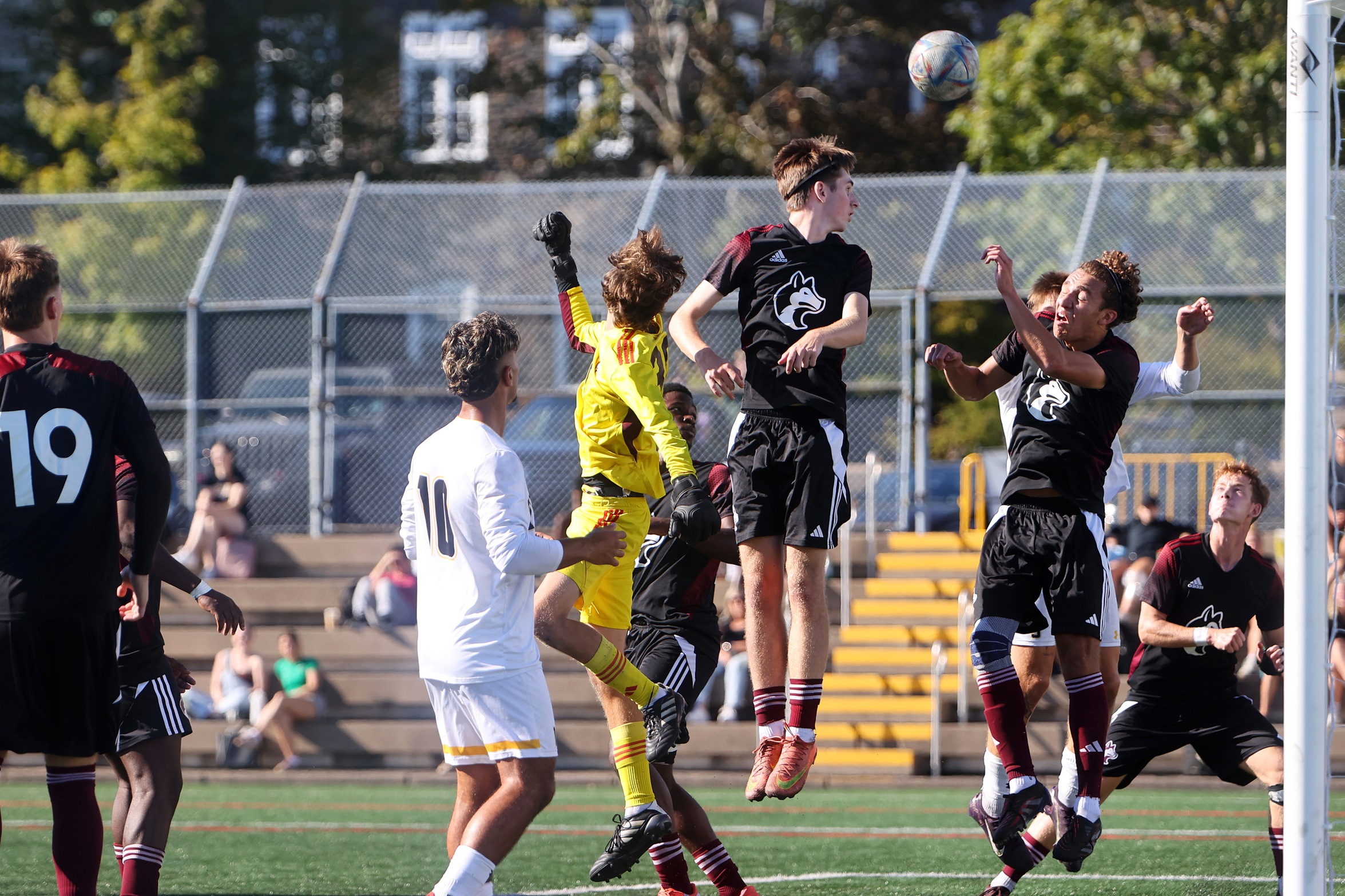 Huskies come-from-behind to defeat Tigers in 2-1 thriller
