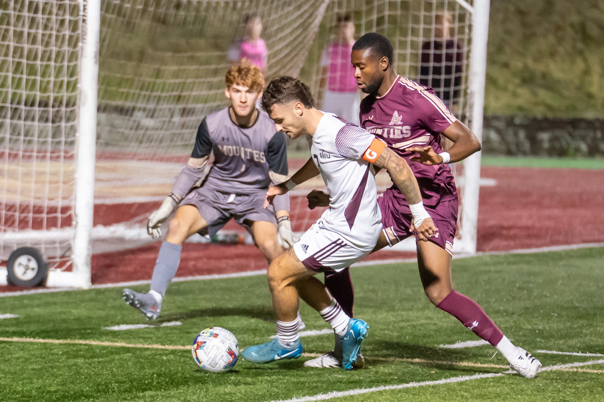 Mercer leads Huskies to 3-1 win over Mounties